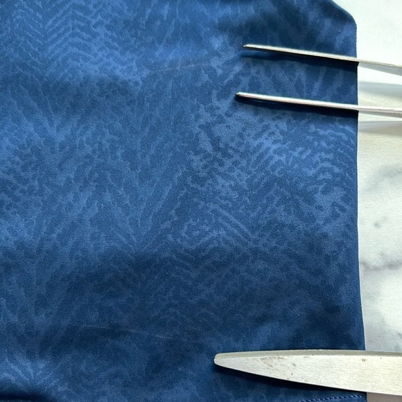 Athleta Conscious Crop Embossed Sports Bra Navy Blue Size Large - Picture 14 of 15